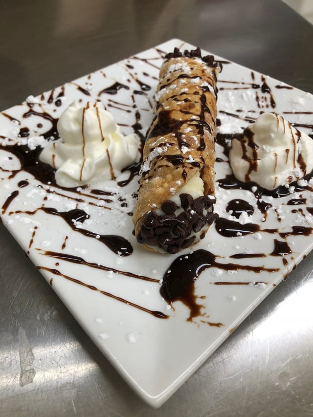 Cannoli.